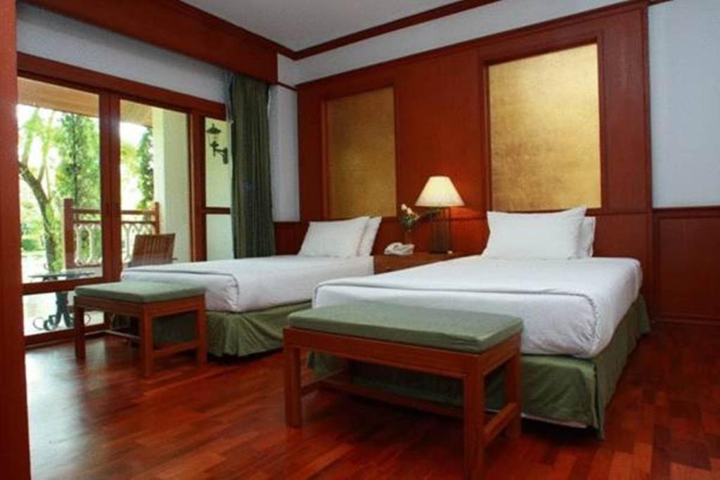 Suan Bua Hotel & Resort Ban Pong  Bilik gambar